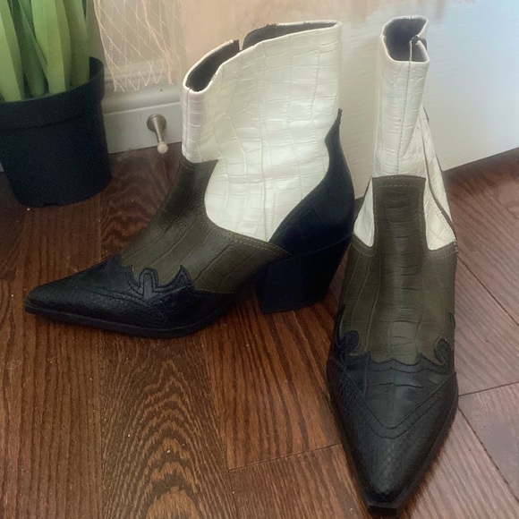 Topshop Shoes - Chic low Cowboy boot - top shop